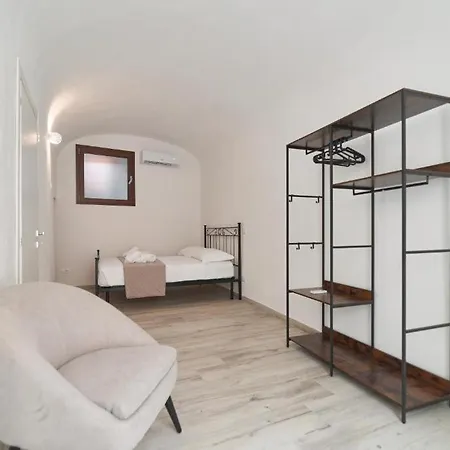 Apartment Pinturicchio - Prime Location 1-bedroom - Steps From Universita Perugia